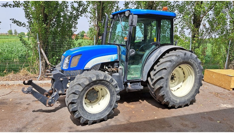 New Holland TN 95 D A - Trator: foto 2 New Holland TN 95 D A - Trator: foto 2