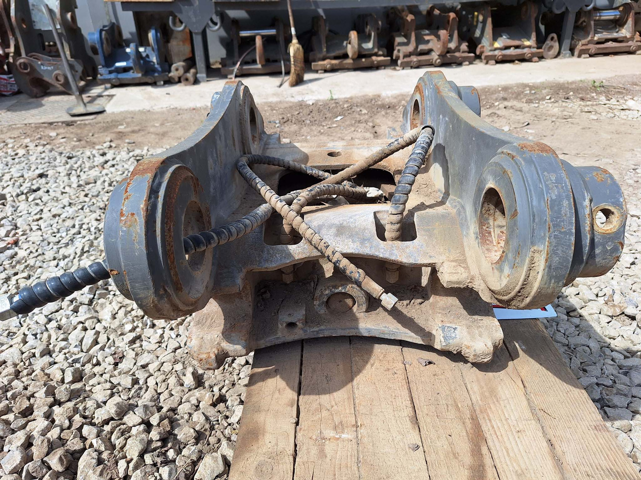 Balavto S70 Volvo EC220D - Acoplamento rápido por Máquina de construção: foto 3 Balavto S70 Volvo EC220D - Acoplamento rápido por Máquina de construção: foto 3