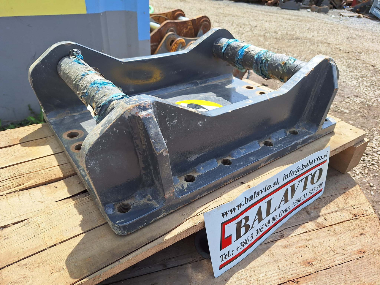 Breaker BAT140 attachment plate S60 - Acoplamento rápido por Máquina de construção: foto 1 Breaker BAT140 attachment plate S60 - Acoplamento rápido por Máquina de construção: foto 1