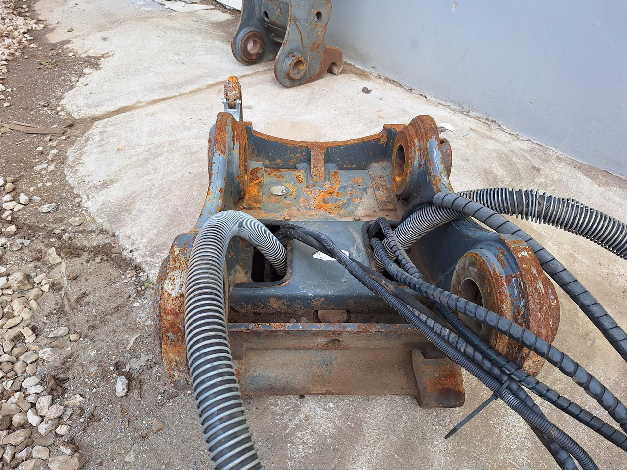 OilQuick hydraulic OQ70/55 - Acoplamento rápido por Máquina de construção: foto 4 OilQuick hydraulic OQ70/55 - Acoplamento rápido por Máquina de construção: foto 4