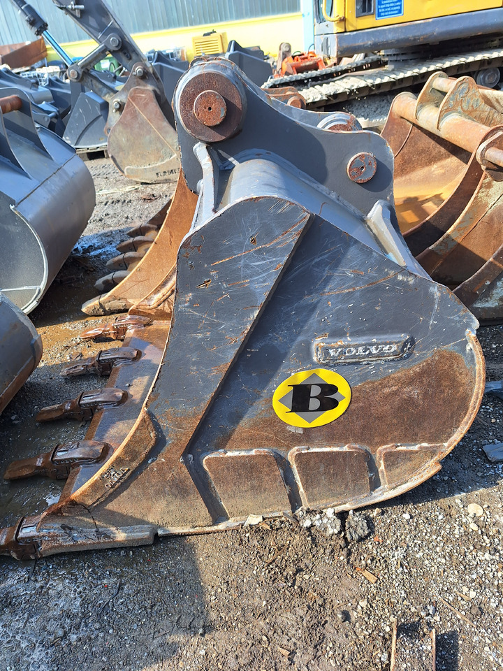 VOLVO digging bucket 1100 mm - Balde escavadora: foto 1 VOLVO digging bucket 1100 mm - Balde escavadora: foto 1
