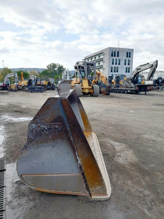 VOLVO loader bucket 2800 mm - Balde para carregadeiras por Pá carregadora de rodas: foto 3 VOLVO loader bucket 2800 mm - Balde para carregadeiras por Pá carregadora de rodas: foto 3