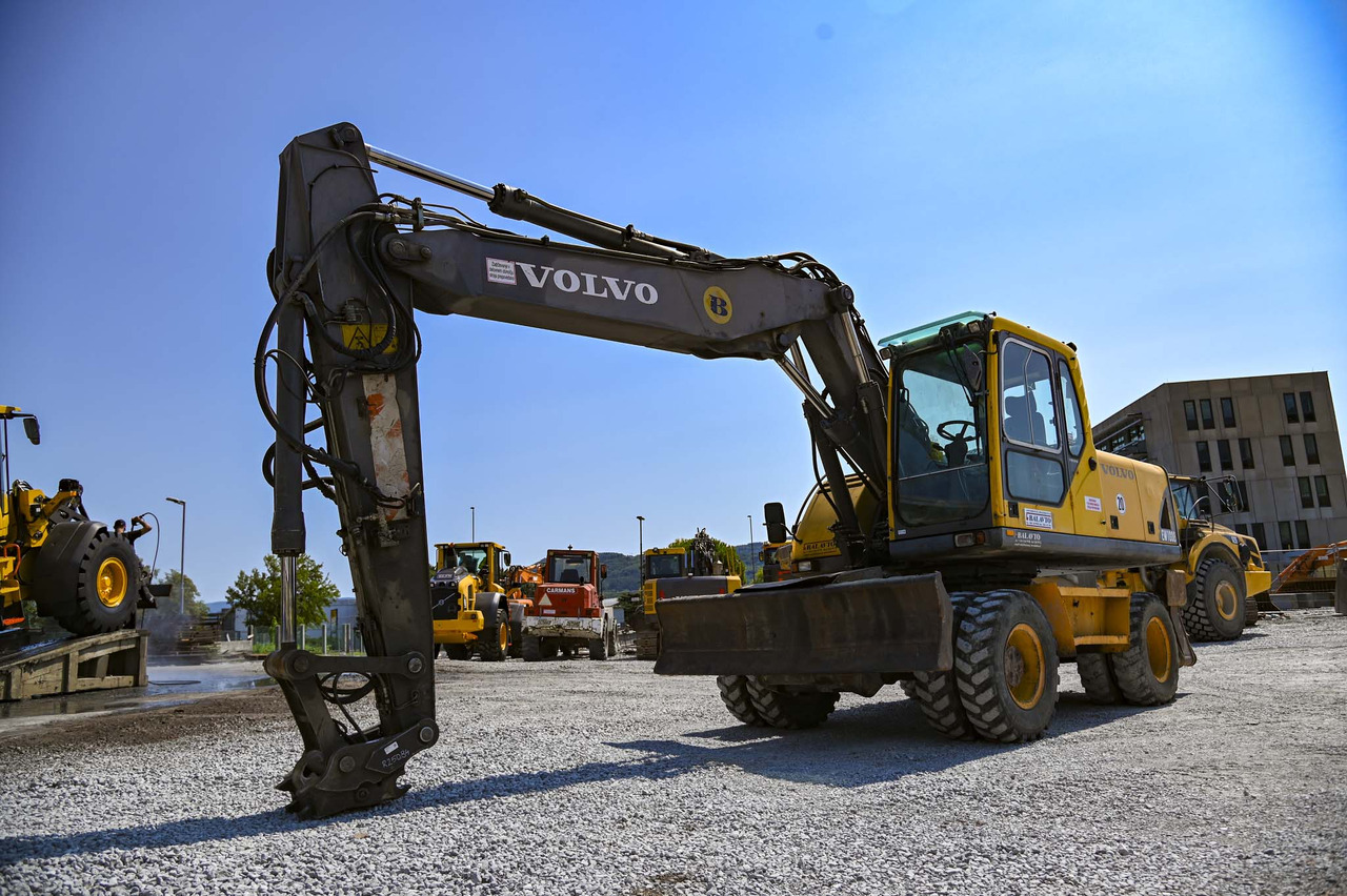 Volvo EW180B - Escavadeira de rodas: foto 1 Volvo EW180B - Escavadeira de rodas: foto 1