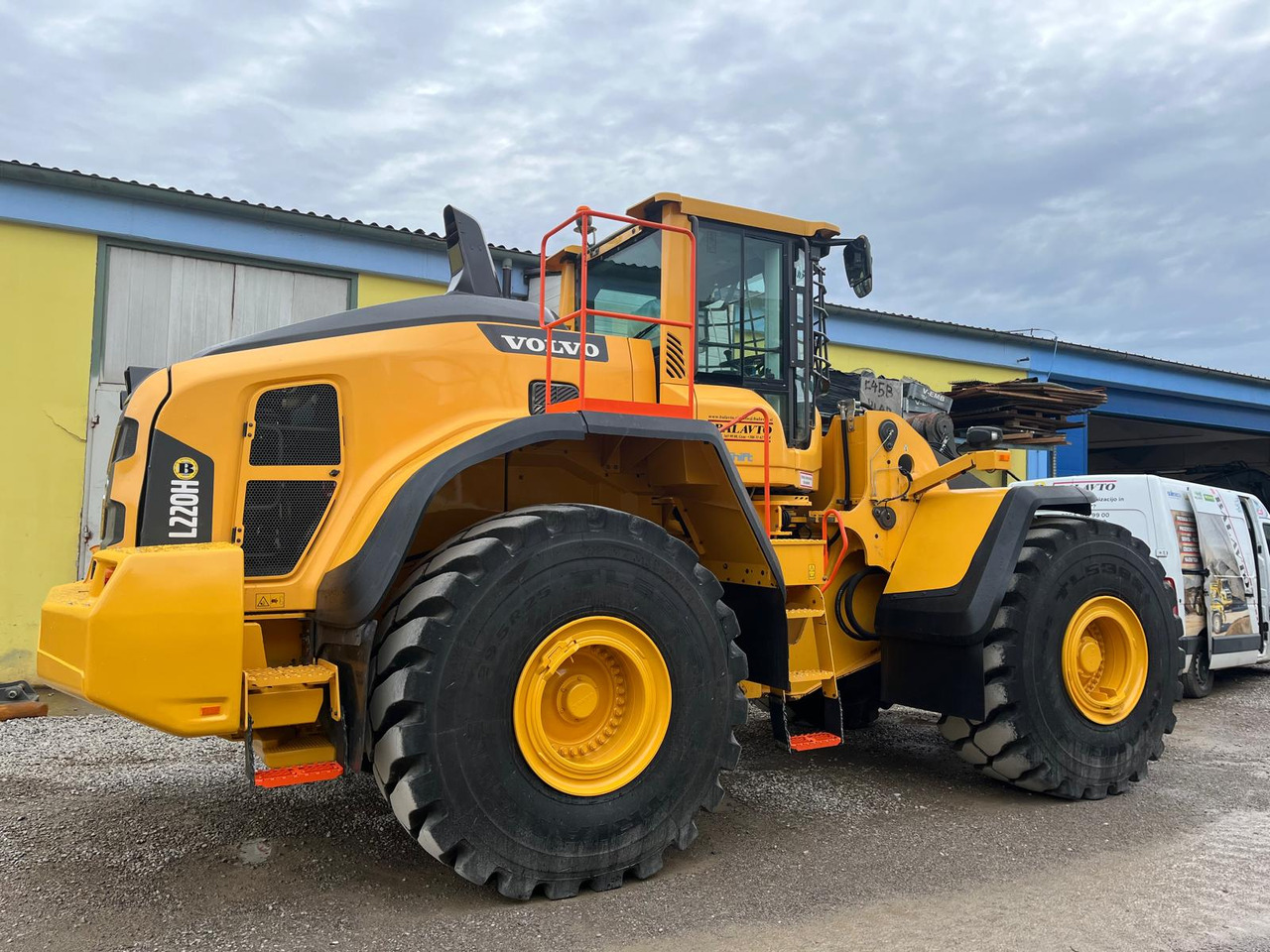 Volvo L220H - Pá carregadora de rodas: foto 1 Volvo L220H - Pá carregadora de rodas: foto 1