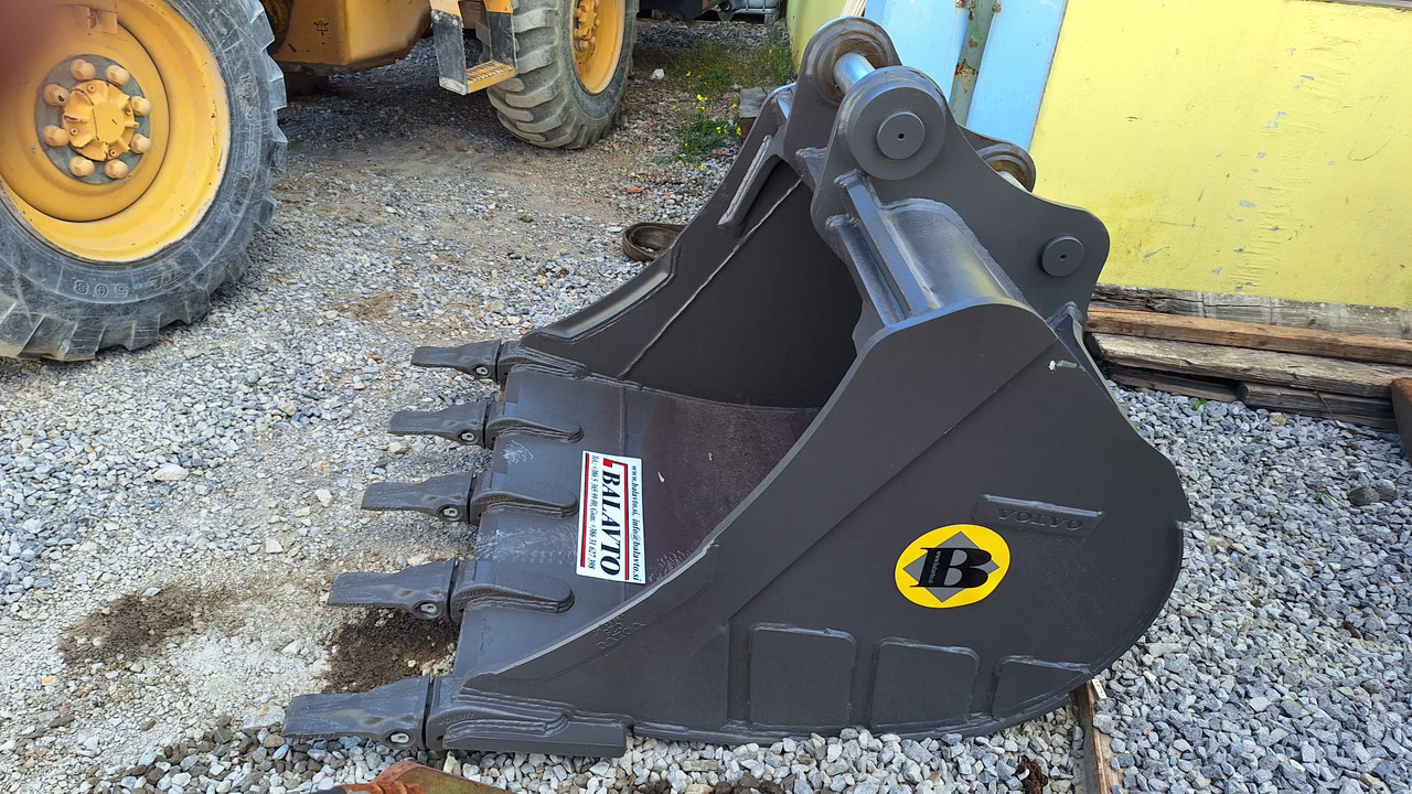 Volvo digging bucket 1200 mm UNI65 - Balde escavadora por Escavadeira: foto 1 Volvo digging bucket 1200 mm UNI65 - Balde escavadora por Escavadeira: foto 1