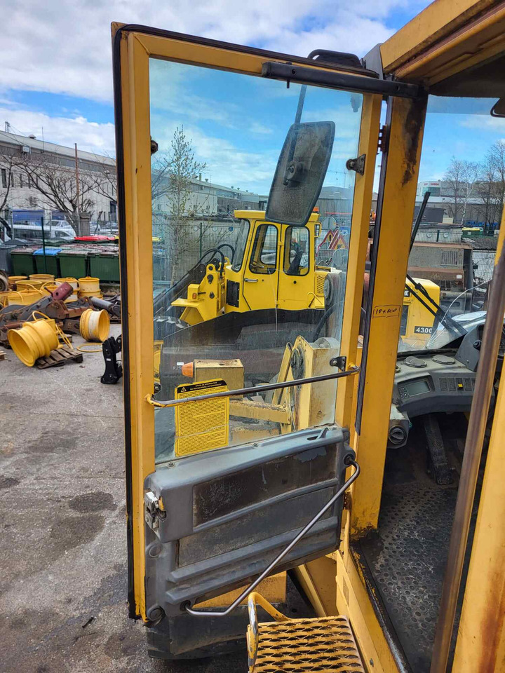 Volvo door - Porta e peças por Pá carregadora: foto 2 Volvo door - Porta e peças por Pá carregadora: foto 2