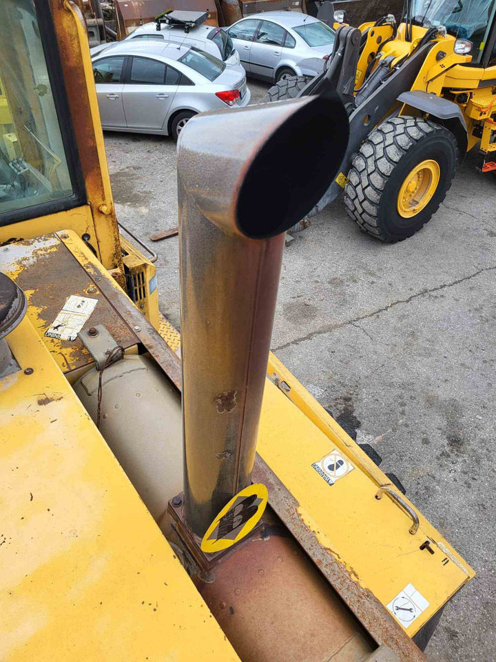 Volvo exhaust pipe - Tubo de escape por Pá carregadora: foto 2 Volvo exhaust pipe - Tubo de escape por Pá carregadora: foto 2