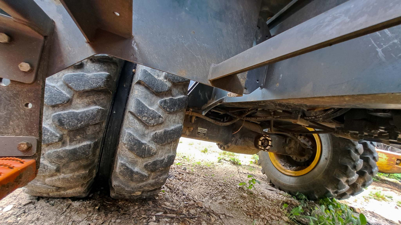 Volvo front axle 14693936 for Volvo EWR150E, EW180E, EWR170E, EW200E MH, EW160E - Eixo dianteiro por Escavadeira: foto 1 Volvo front axle 14693936 for Volvo EWR150E, EW180E, EWR170E, EW200E MH, EW160E - Eixo dianteiro por Escavadeira: foto 1