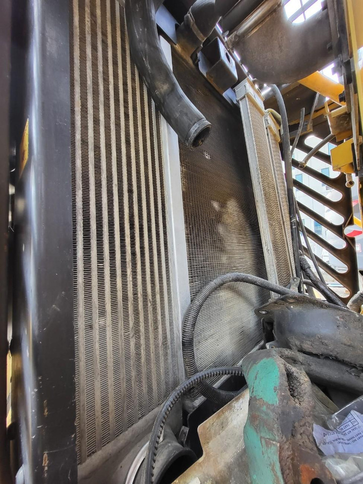 Volvo radiator - Radiador por Pá carregadora: foto 2 Volvo radiator - Radiador por Pá carregadora: foto 2