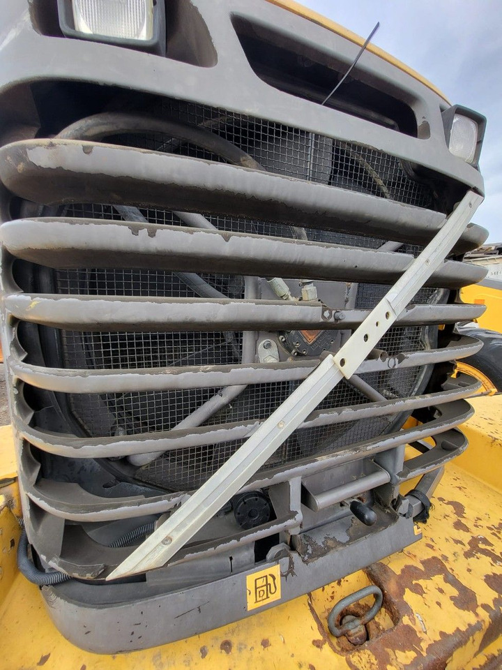 Volvo radiator - Radiador por Pá carregadora: foto 1 Volvo radiator - Radiador por Pá carregadora: foto 1