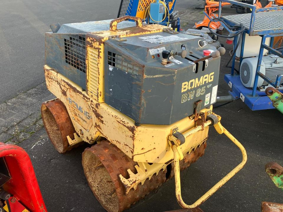 Grabenwalze Bomag BW 85 T - Compactador pequeno de asfalto: foto 5 Grabenwalze Bomag BW 85 T - Compactador pequeno de asfalto: foto 5