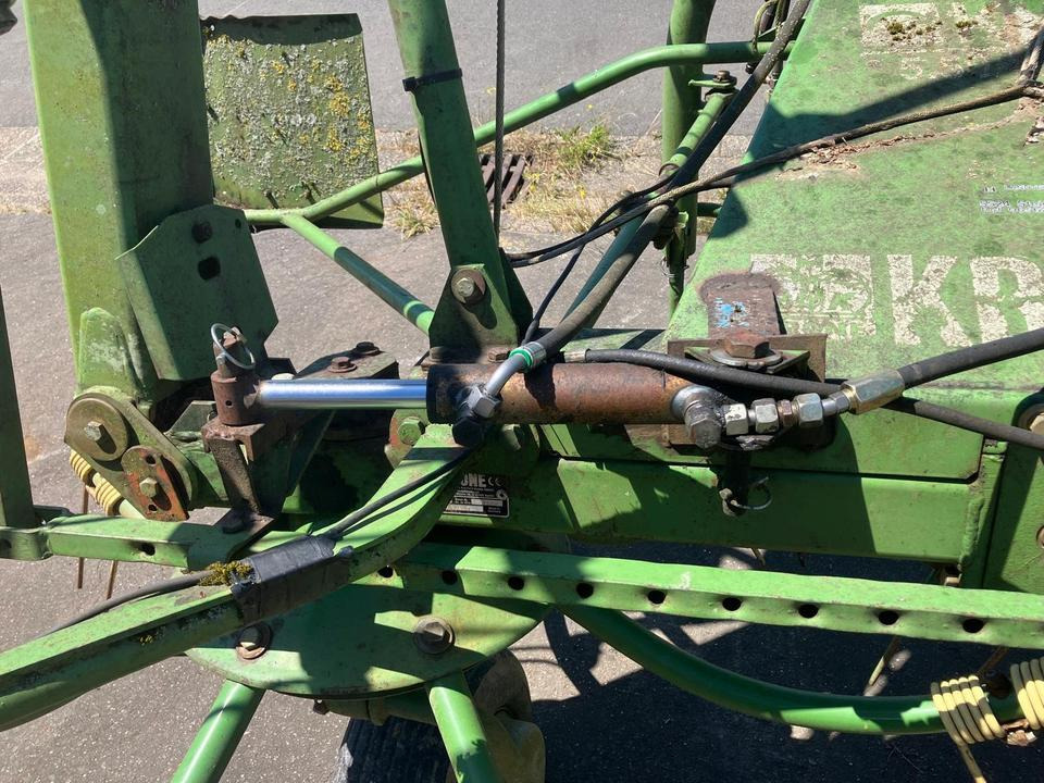 Krone KW 5.50 Wender, Heuer, Zetter hydr. Grenzstreueinrichtung - Ancinho enleirador: foto 4 Krone KW 5.50 Wender, Heuer, Zetter hydr. Grenzstreueinrichtung - Ancinho enleirador: foto 4