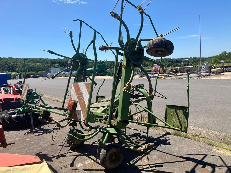 Krone KW 5.50 Wender, Heuer, Zetter hydr. Grenzstreueinrichtung - Ancinho enleirador: foto 3 Krone KW 5.50 Wender, Heuer, Zetter hydr. Grenzstreueinrichtung - Ancinho enleirador: foto 3