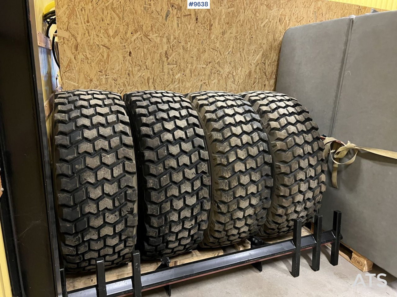 4 Nokian 20.5R25 tires on rims - Roda completa por Máquina de construção: foto 2 4 Nokian 20.5R25 tires on rims - Roda completa por Máquina de construção: foto 2