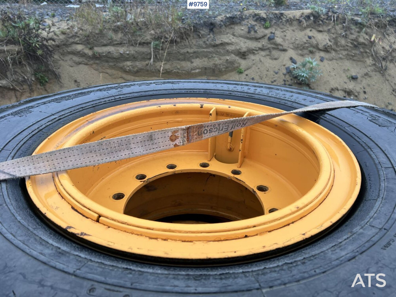 4x 20.5R25 tires on rims - Roda completa por Máquina de construção: foto 4 4x 20.5R25 tires on rims - Roda completa por Máquina de construção: foto 4