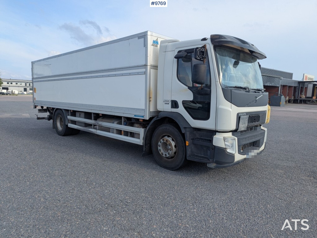 Box Truck Volvo FE 4X2 with tail lift, height adjustable box - Camião furgão: foto 2 Box Truck Volvo FE 4X2 with tail lift, height adjustable box - Camião furgão: foto 2