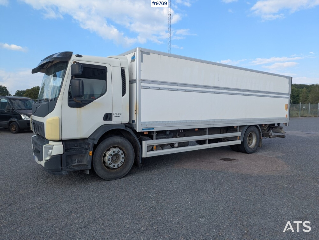 Box Truck Volvo FE 4X2 with tail lift, height adjustable box - Camião furgão: foto 1 Box Truck Volvo FE 4X2 with tail lift, height adjustable box - Camião furgão: foto 1