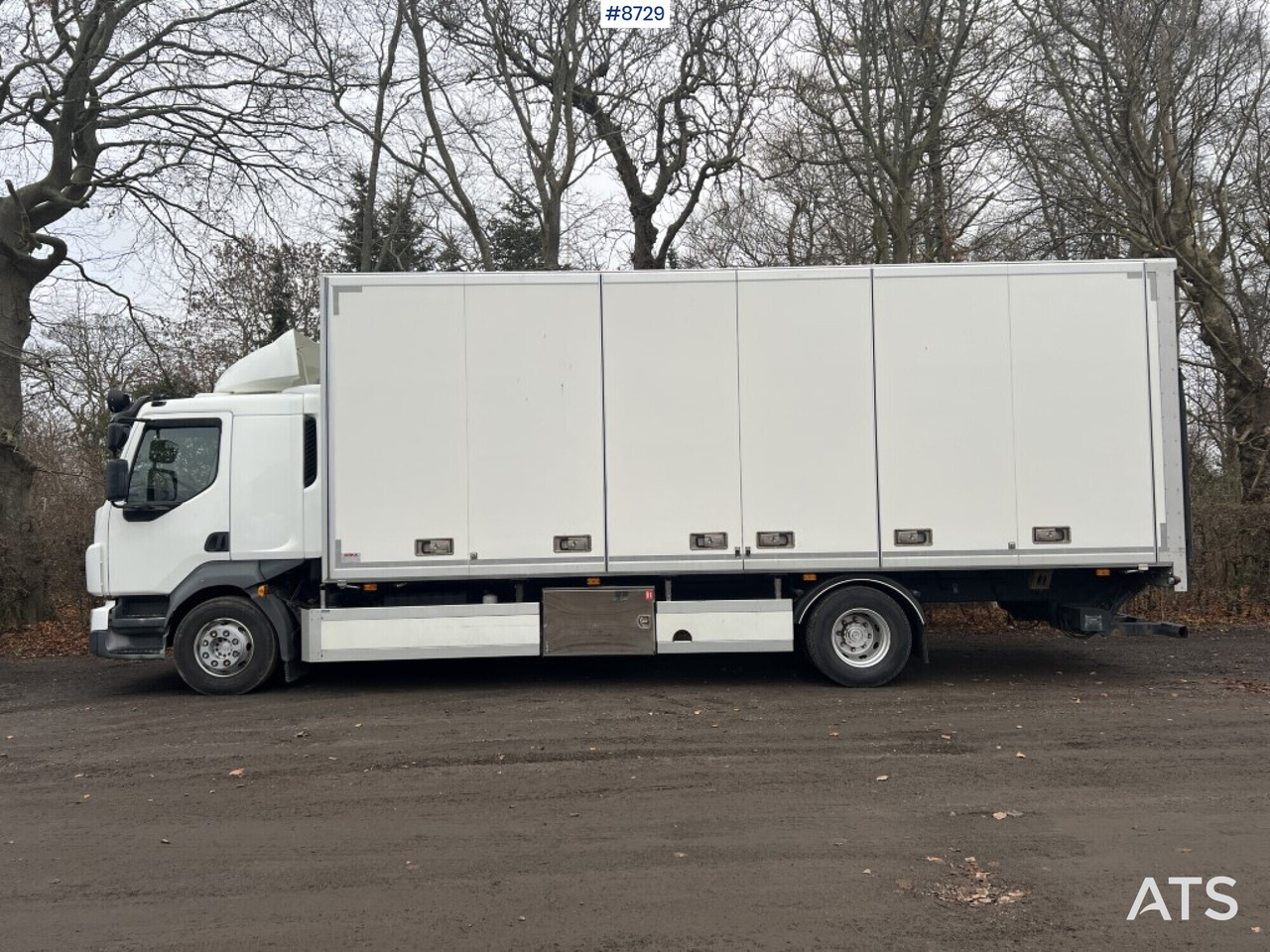 Box Truck Volvo FL 42 R with tailgate lift - Camião furgão: foto 3 Box Truck Volvo FL 42 R with tailgate lift - Camião furgão: foto 3