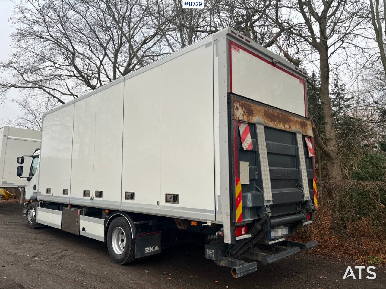 Box Truck Volvo FL 42 R with tailgate lift - Camião furgão: foto 4 Box Truck Volvo FL 42 R with tailgate lift - Camião furgão: foto 4