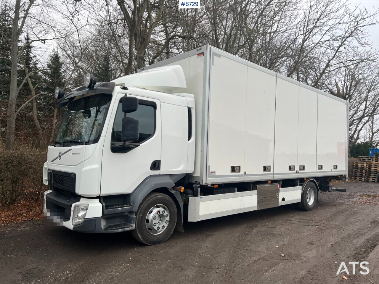 Box Truck Volvo FL 42 R with tailgate lift - Camião furgão: foto 1 Box Truck Volvo FL 42 R with tailgate lift - Camião furgão: foto 1