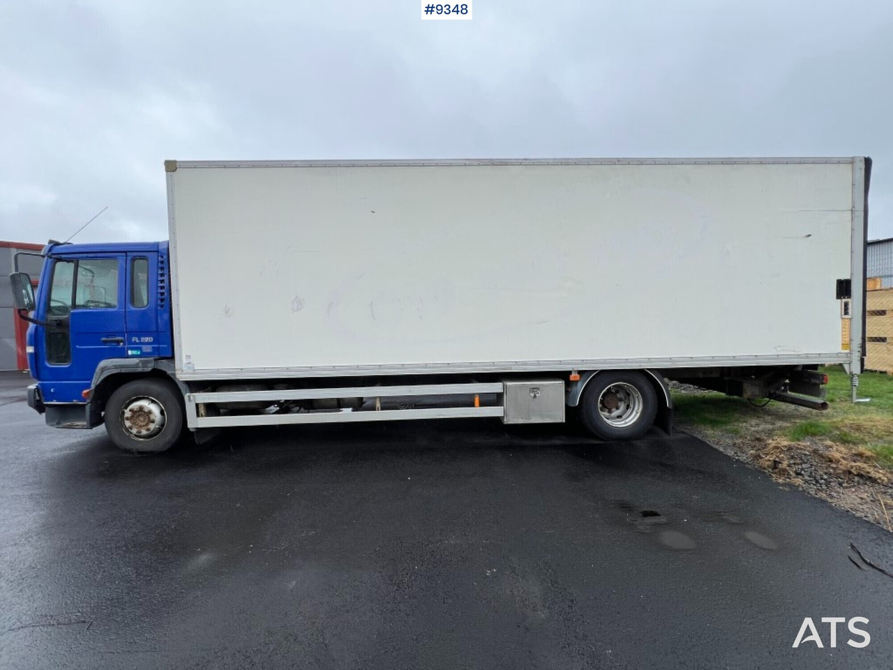 Box Truck Volvo FL6 4X2 with tail lift - Camião furgão: foto 3 Box Truck Volvo FL6 4X2 with tail lift - Camião furgão: foto 3