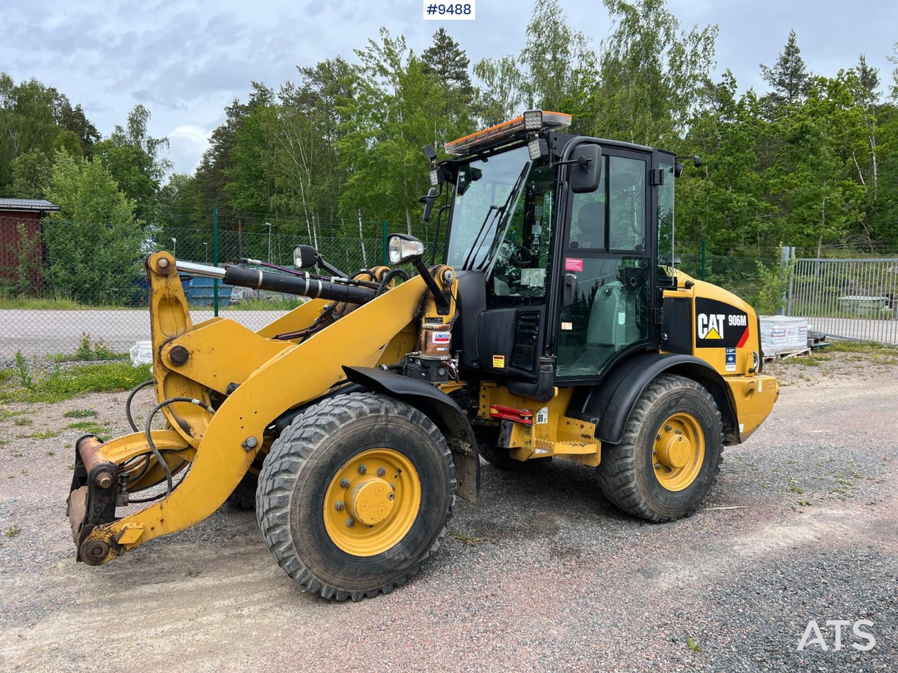 CAT 906 M with several tools - Pá carregadora de rodas: foto 1 CAT 906 M with several tools - Pá carregadora de rodas: foto 1