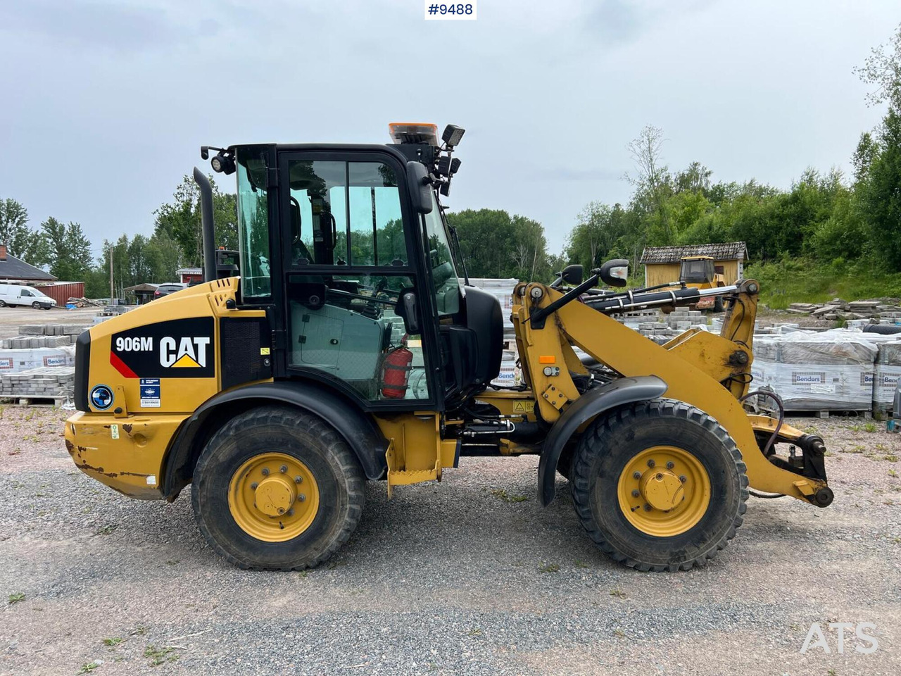 CAT 906 M with several tools - Pá carregadora de rodas: foto 2 CAT 906 M with several tools - Pá carregadora de rodas: foto 2