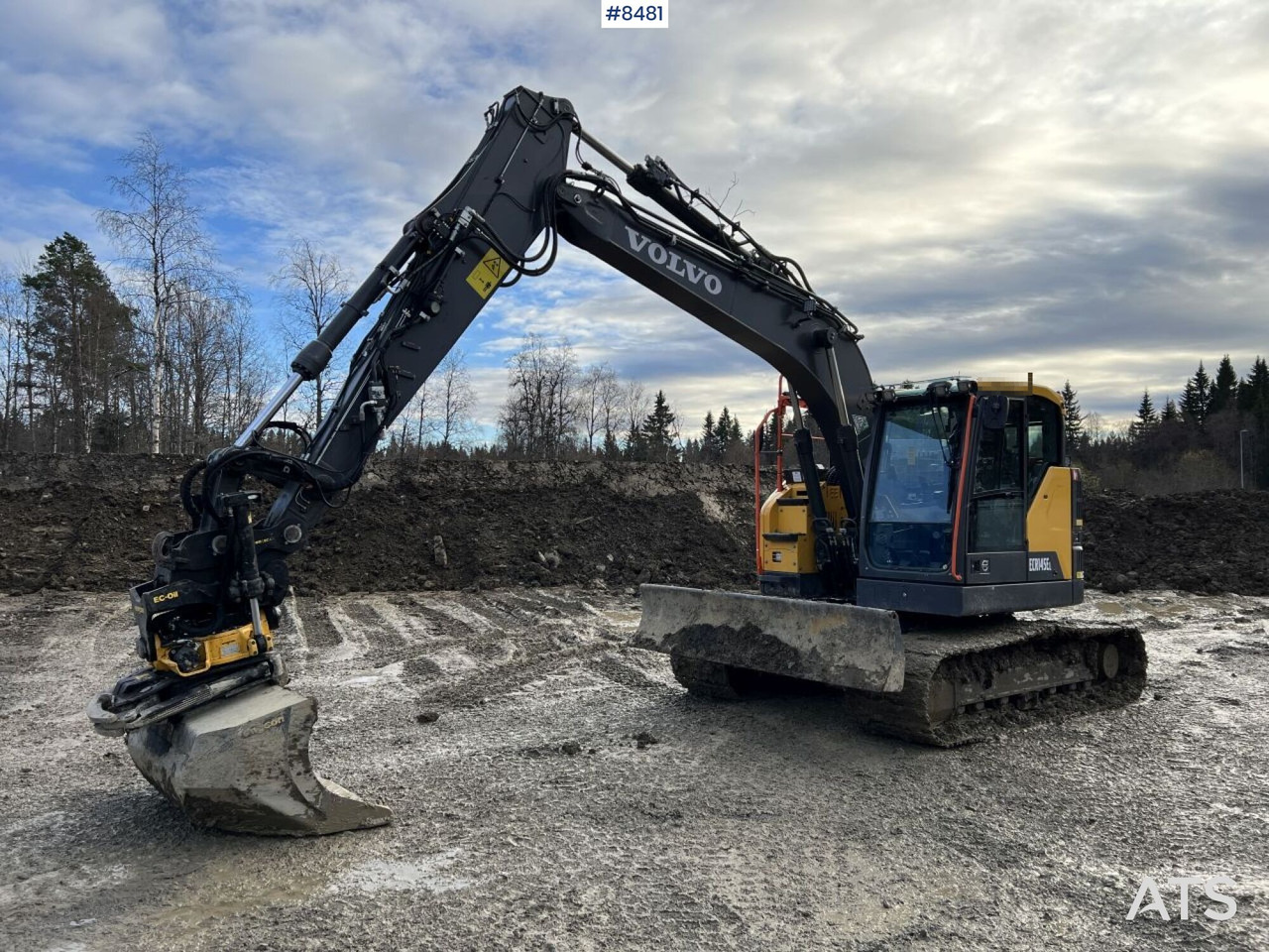 Excavator Volvo ECR145 EL with 1365 h - Escavadora de rastos: foto 1 Excavator Volvo ECR145 EL with 1365 h - Escavadora de rastos: foto 1