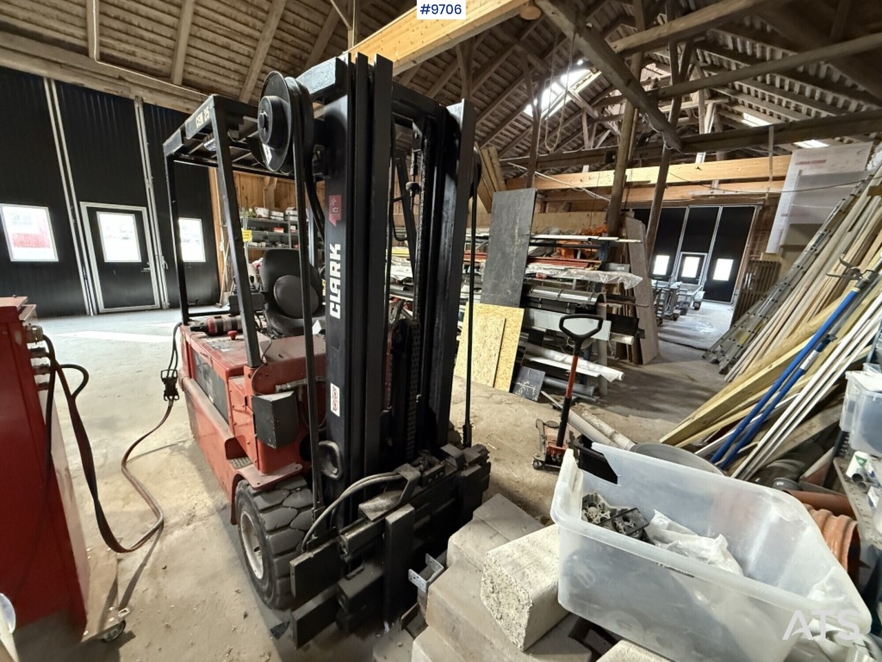 Forklift Clark CEM 25 - Empilhadeira elétrica: foto 5 Forklift Clark CEM 25 - Empilhadeira elétrica: foto 5