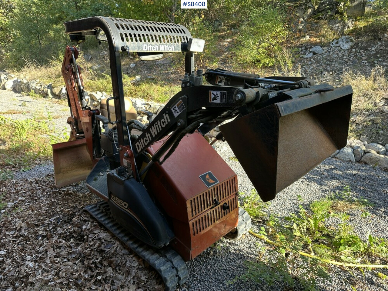 Ditch witch XT850 with Front loader and Backhoe attachment - Máquina de outro: foto 2 Ditch witch XT850 with Front loader and Backhoe attachment - Máquina de outro: foto 2