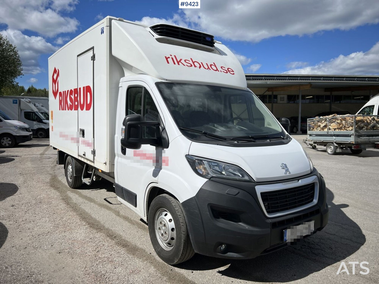 PEUGOT BOXER Box Truck with refrigeration unit and Tail Lift - Camião furgão: foto 2 PEUGOT BOXER Box Truck with refrigeration unit and Tail Lift - Camião furgão: foto 2