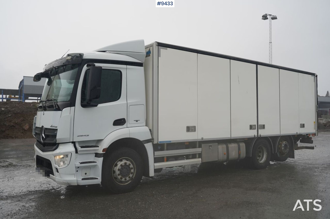 Refrigerated Box truck Mercedes Antos with tail lift (SEE VIDEO) - Camião frigorífico: foto 3 Refrigerated Box truck Mercedes Antos with tail lift (SEE VIDEO) - Camião frigorífico: foto 3