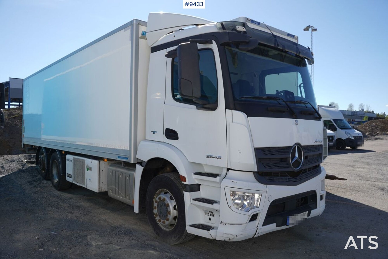Refrigerated Box truck Mercedes Antos with tail lift (SEE VIDEO) - Camião frigorífico: foto 2 Refrigerated Box truck Mercedes Antos with tail lift (SEE VIDEO) - Camião frigorífico: foto 2