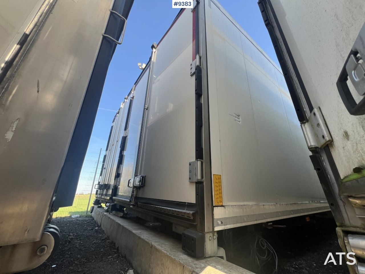 Refrigerated trailer cabinet Schmitz Cargobull - Carroçaria - frigorífico: foto 1 Refrigerated trailer cabinet Schmitz Cargobull - Carroçaria - frigorífico: foto 1