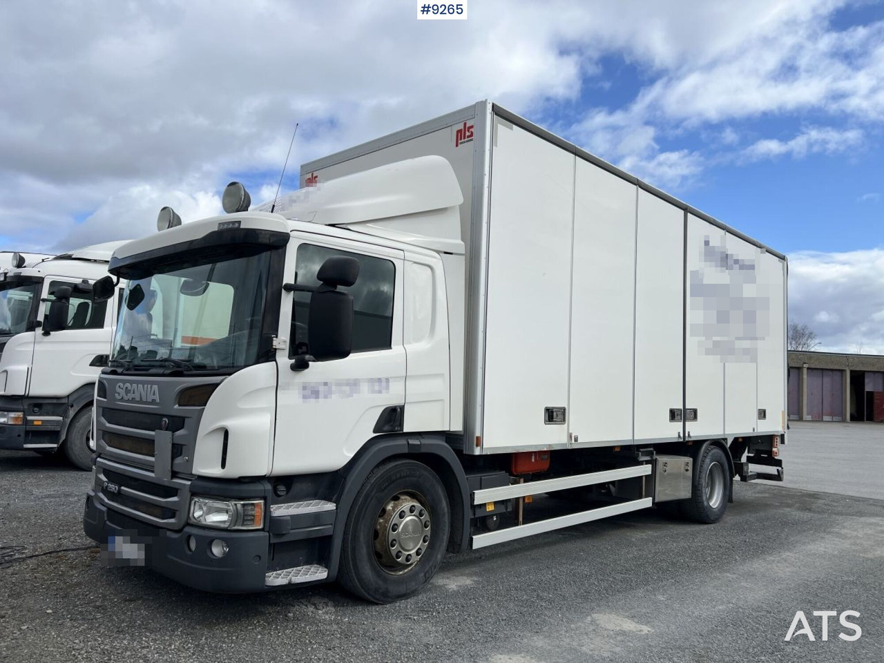 Scania P250 Box truck with tailgate lift - Camião furgão: foto 1 Scania P250 Box truck with tailgate lift - Camião furgão: foto 1