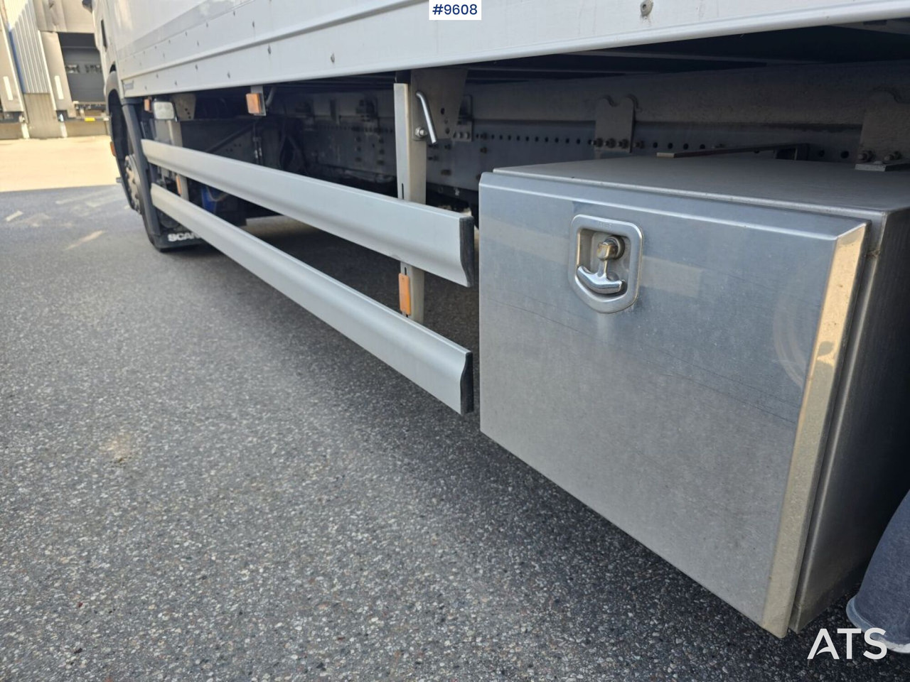 Camião furgão Scania P250 Liftable and lowerable body: foto 9