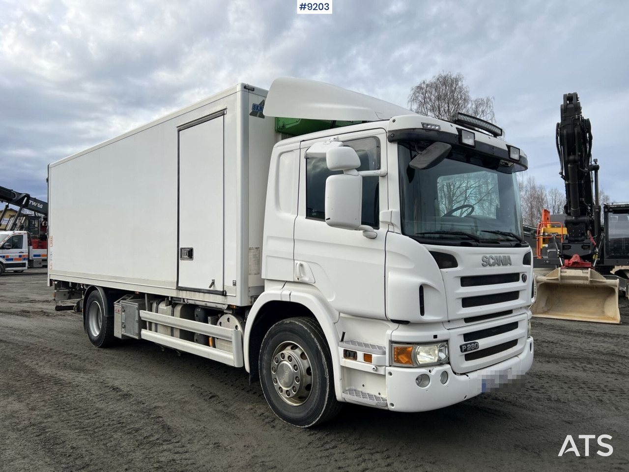 Scania P280 Box Truck with tailgate lift (VIDEO) - Camião furgão: foto 2 Scania P280 Box Truck with tailgate lift (VIDEO) - Camião furgão: foto 2