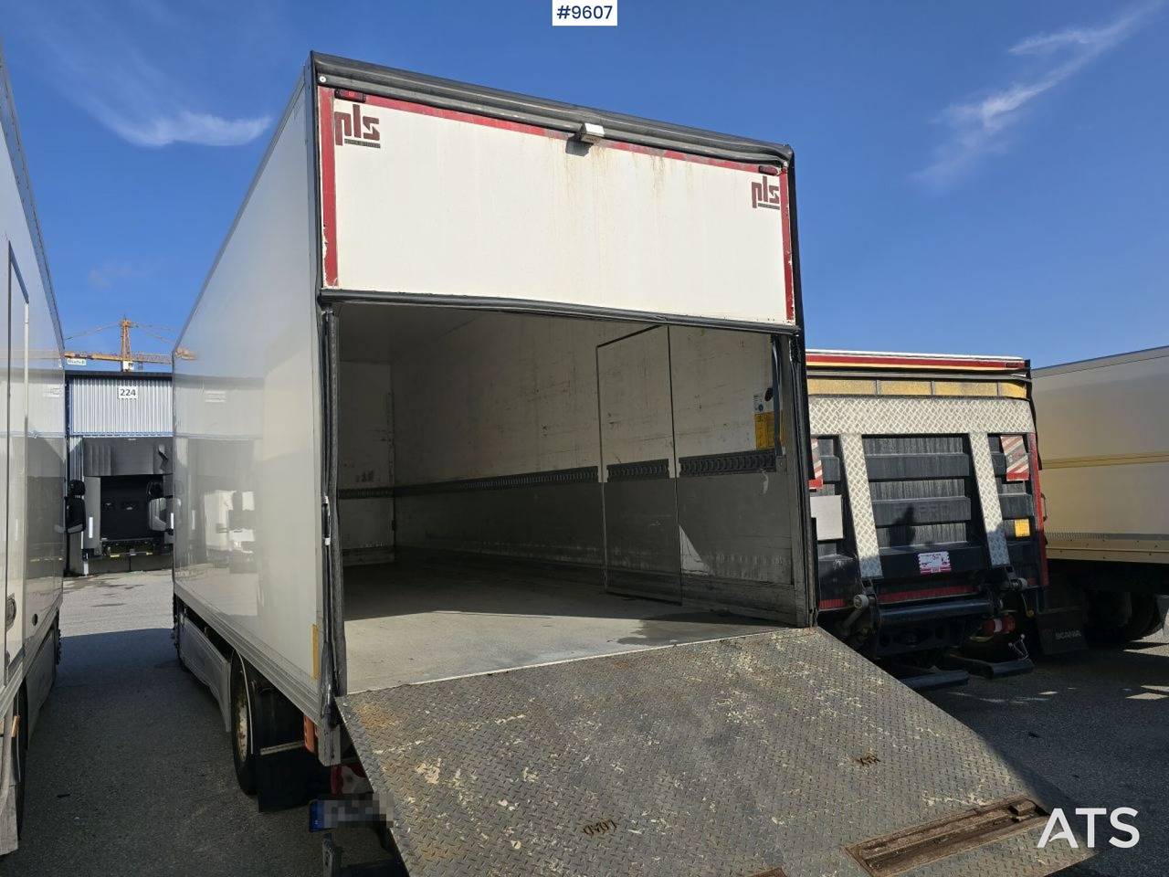 Scania P320 Skåpbil - Camião furgão: foto 3 Scania P320 Skåpbil - Camião furgão: foto 3