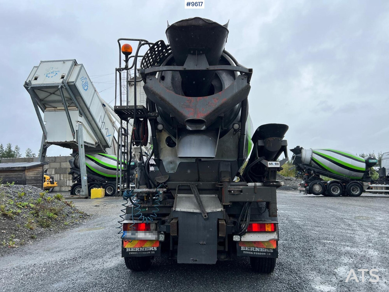 Scania R124 tridem with LAXO quick release / Concrete truck - Camião betoneira: foto 4 Scania R124 tridem with LAXO quick release / Concrete truck - Camião betoneira: foto 4