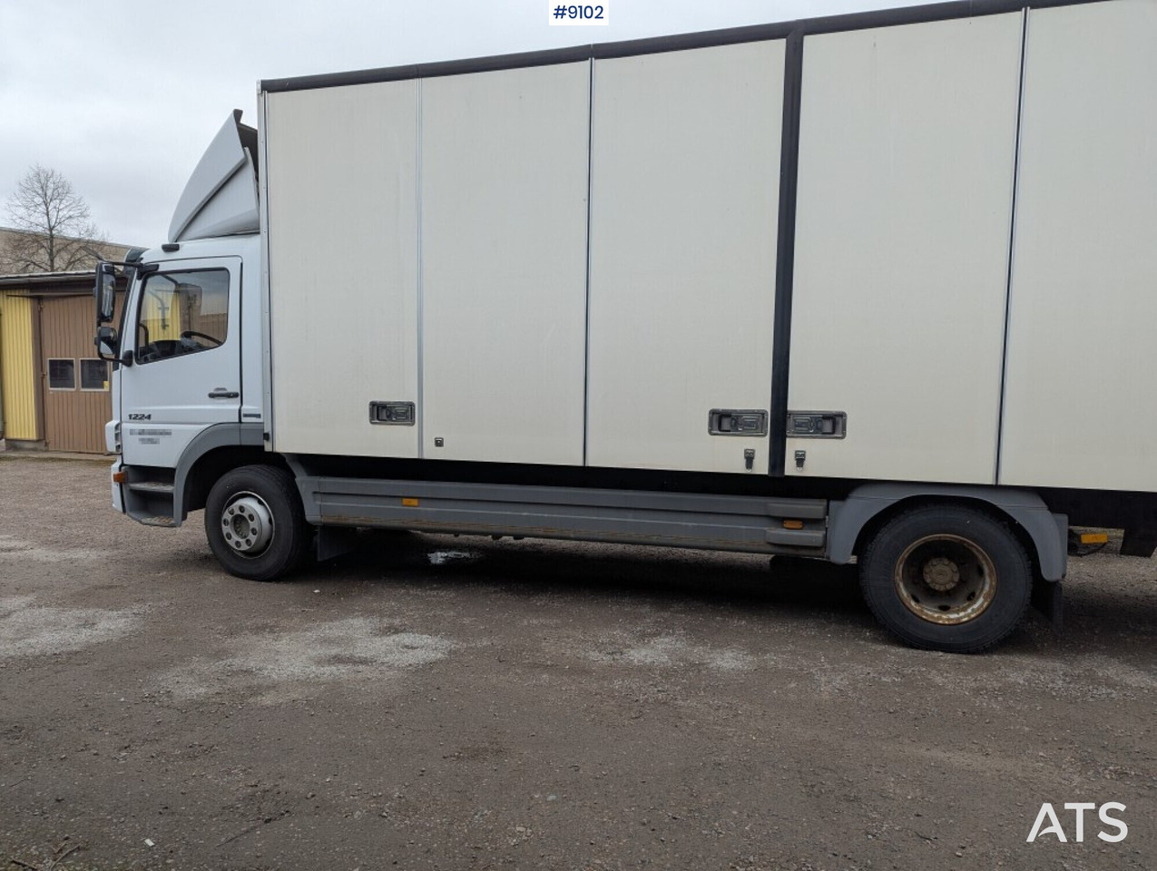 Camião furgão Skåpbil distribution Mercedes Benz 1224 L 4X2: foto 7