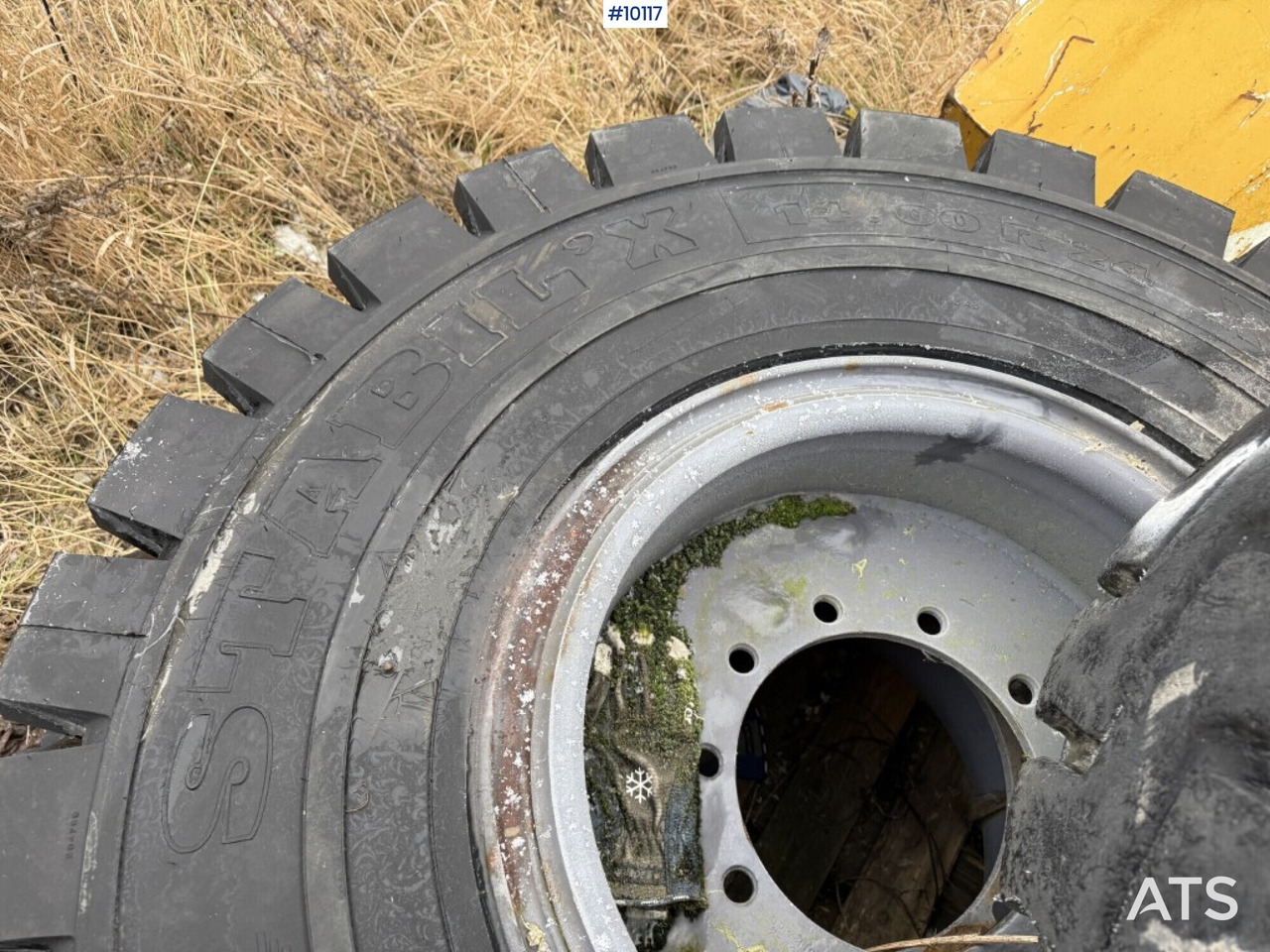 Various Construction tires with rims for lift - Roda completa por Máquina de construção: foto 4 Various Construction tires with rims for lift - Roda completa por Máquina de construção: foto 4