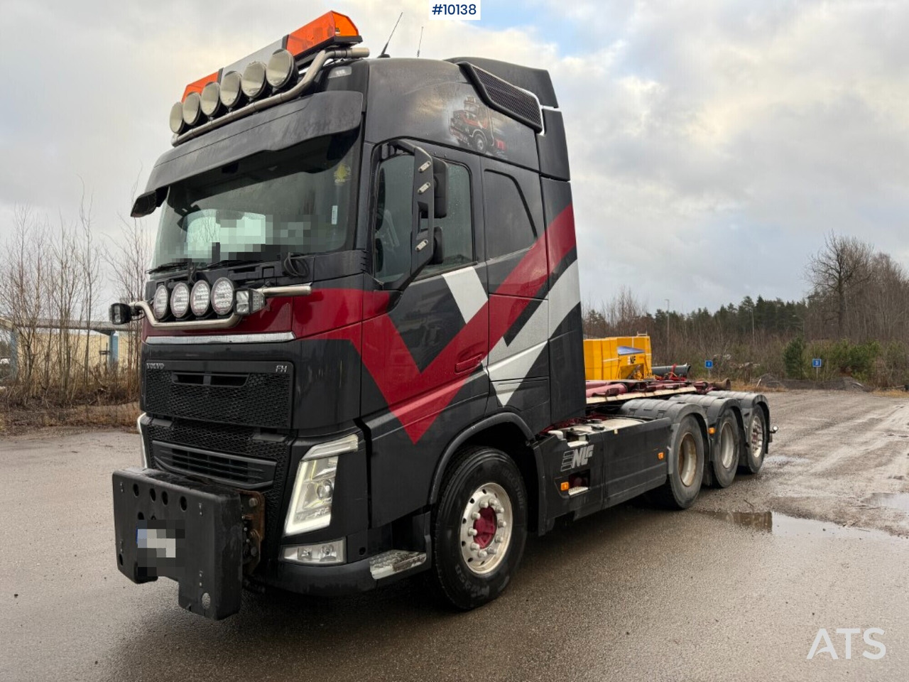 Volvo FH 8X4 Hook truck with plow and salt spreader - Camião polibenne: foto 1 Volvo FH 8X4 Hook truck with plow and salt spreader - Camião polibenne: foto 1