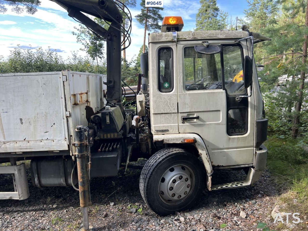 Volvo FL 614 4X2 Crane truck Repair object (VIDEO) - Camião de caixa aberta/ Plataforma, Camião grua: foto 4 Volvo FL 614 4X2 Crane truck Repair object (VIDEO) - Camião de caixa aberta/ Plataforma, Camião grua: foto 4