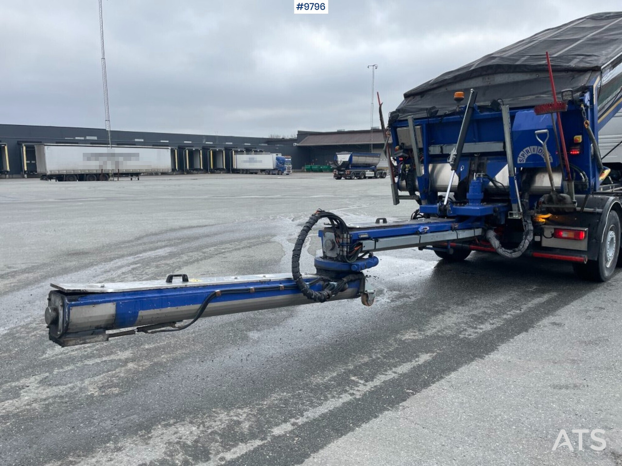 Camião basculante Volvo FM 370 6x2 Spreader truck: foto 11