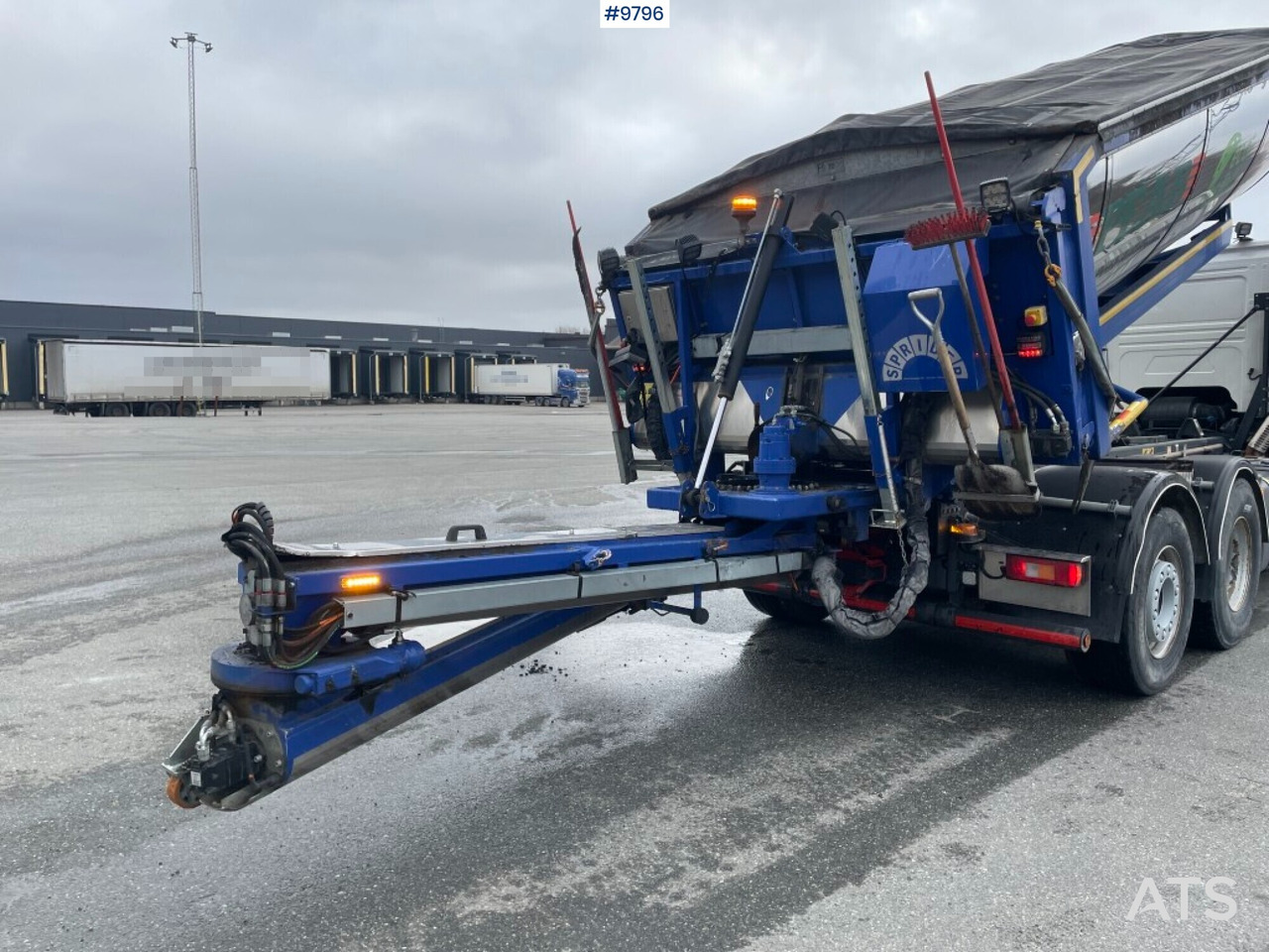 Camião basculante Volvo FM 370 6x2 Spreader truck: foto 10