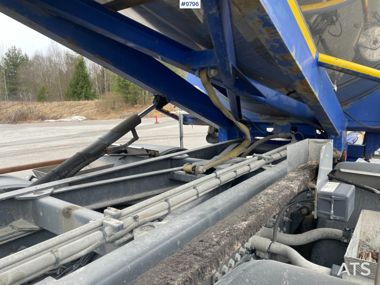 Camião basculante Volvo FM 370 6x2 Spreader truck: foto 13