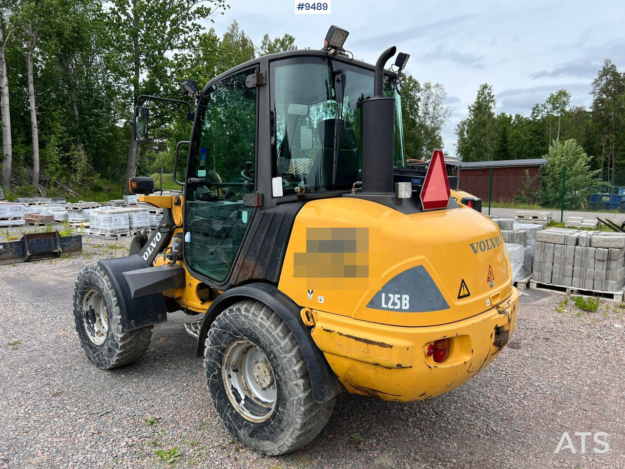 Volvo L25 B with tools (VIDEO) - Pá carregadora de rodas: foto 4 Volvo L25 B with tools (VIDEO) - Pá carregadora de rodas: foto 4