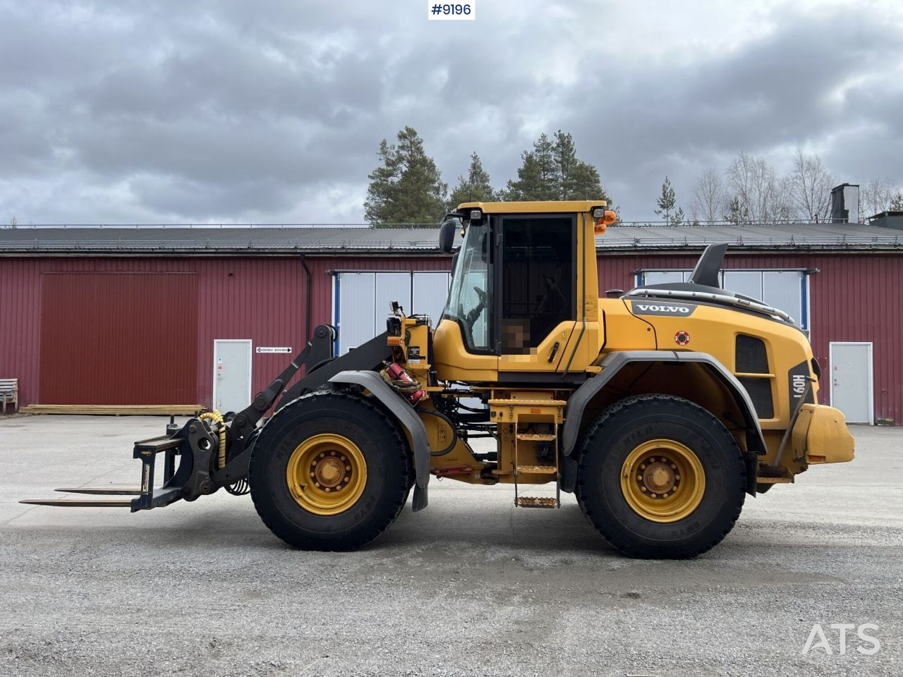 Volvo L60 H with road charger and lots of attachments (VIDEO) - Pá carregadora de rodas: foto 1 Volvo L60 H with road charger and lots of attachments (VIDEO) - Pá carregadora de rodas: foto 1