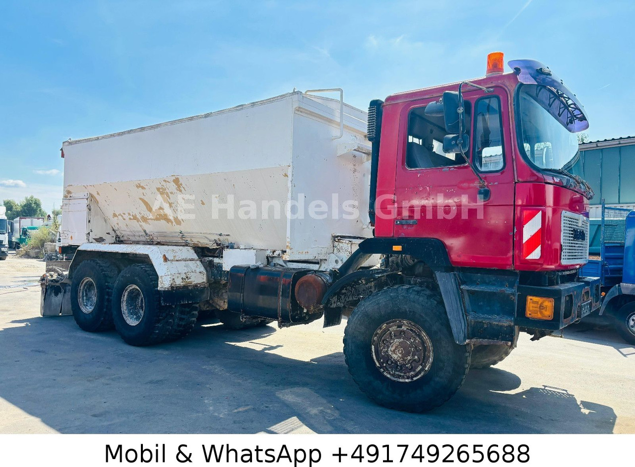 MAN F10 BB 6x6 Bindemittelstreuer *Manual/Analog - Camião: foto 4 MAN F10 BB 6x6 Bindemittelstreuer *Manual/Analog - Camião: foto 4