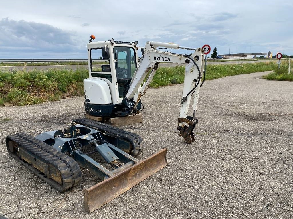 Hyundai ROBEX 25Z-9AK Certificat CE endommagée - Mini escavadeira: foto 3 Hyundai ROBEX 25Z-9AK Certificat CE endommagée - Mini escavadeira: foto 3